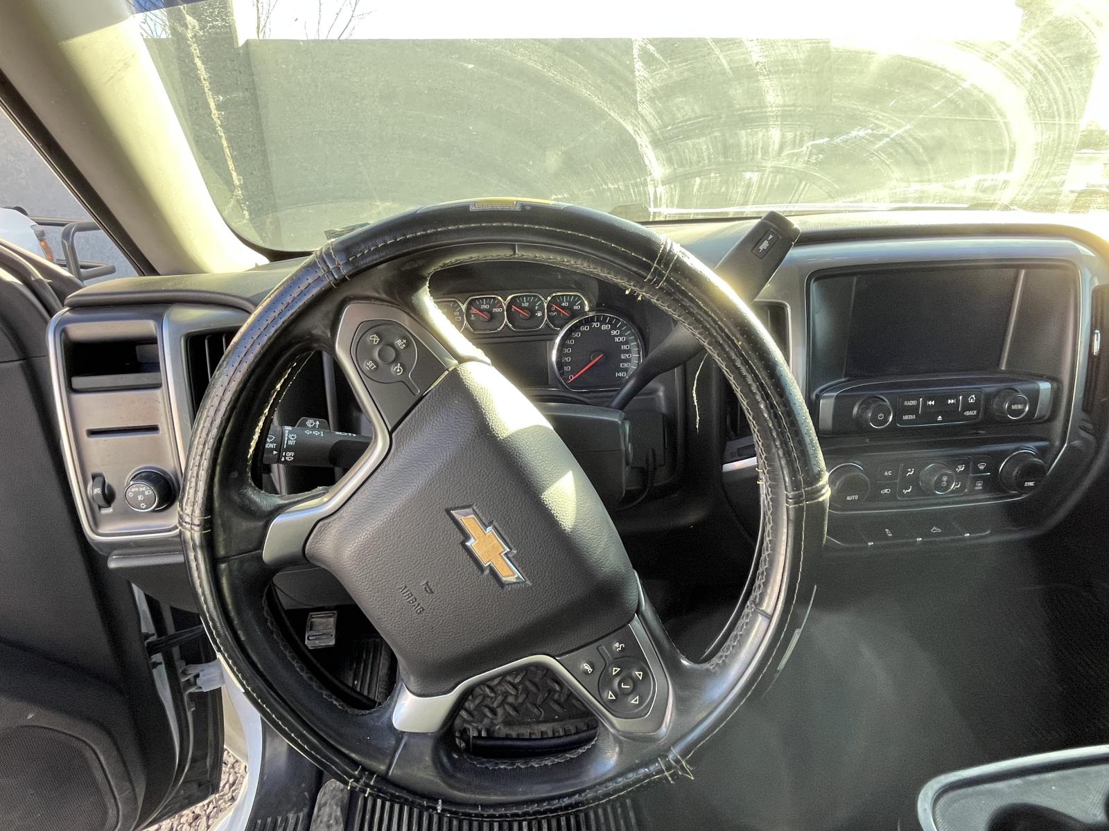 ./imagenes/INVOICE/2019/17928/CHEVROLET-SILVERADO-1500 (12).JPG